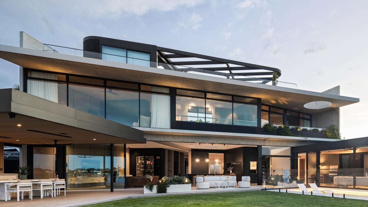 Auction drama marks jaw-dropping sale of Aus’ ‘best build’