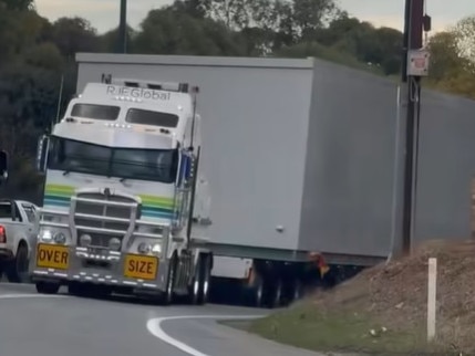 A video of a truck driver navigating a wide load around a bend through a township east of the Barossa Valley has gone viral with viewers paying tribute to the skilled driver.A video posted by SA media personality Andrew ‘Cosi’ Costello shows the massive load being towed through Truro in a clip he said had been viewed over 1 million times.