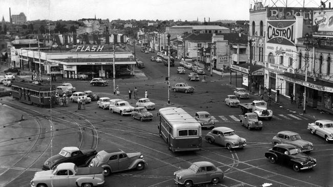 Peak hour at St Kilda Junction in 1956. Traffic was thrown into turmoil when the roundabout was demolished in a “shock move by St Kilda Council, which caught the police by surprise).