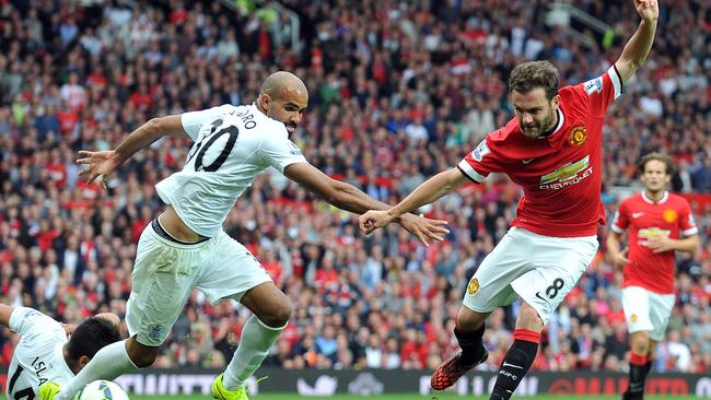 Manchester United's Spanish midfielder Juan Mata (R) shoots.