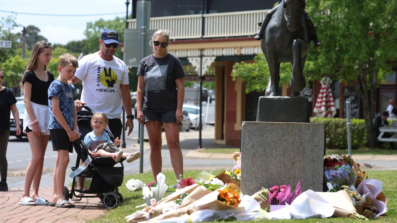 Devastated community members have left flowers outside Royal Daylesford Hotel. Picture: NCA NewsWire / Brendan Beckett