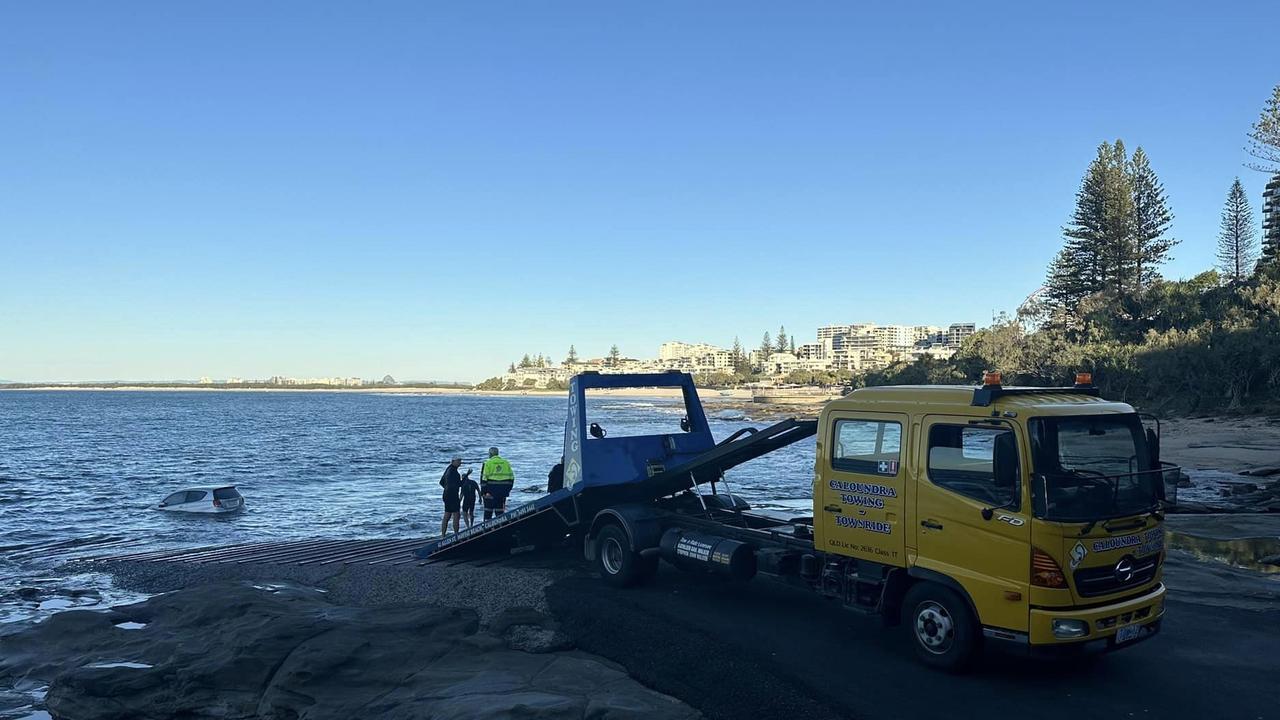 Car being removed from ocean. Picture – Facebook.