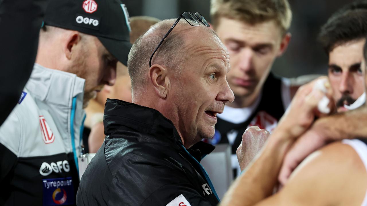 Hinkley addressing his side in Showdown 53. Picture: James Elsby/AFL Photos