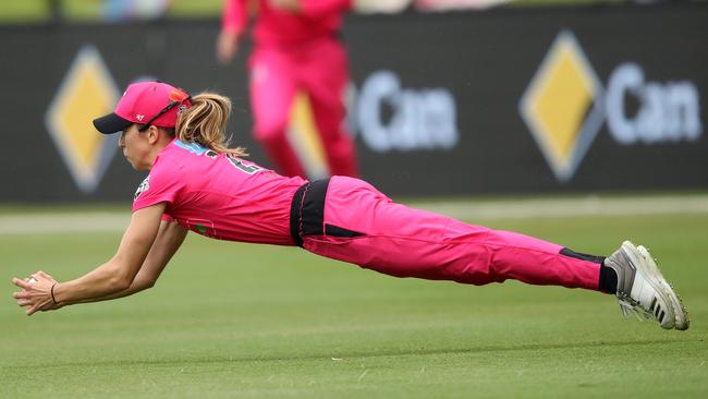 Erin Burns takes a diving catch for the Sydney Sixers in the WBBL.