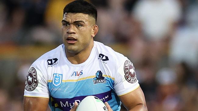 David Fifita of the Titans runs the ball during the round one NRL match between the Wests Tigers and the Gold Coast Titans at Leichhardt Oval on March 05, 2023 in Sydney, Australia. (Photo by Cameron Spencer/Getty Images)