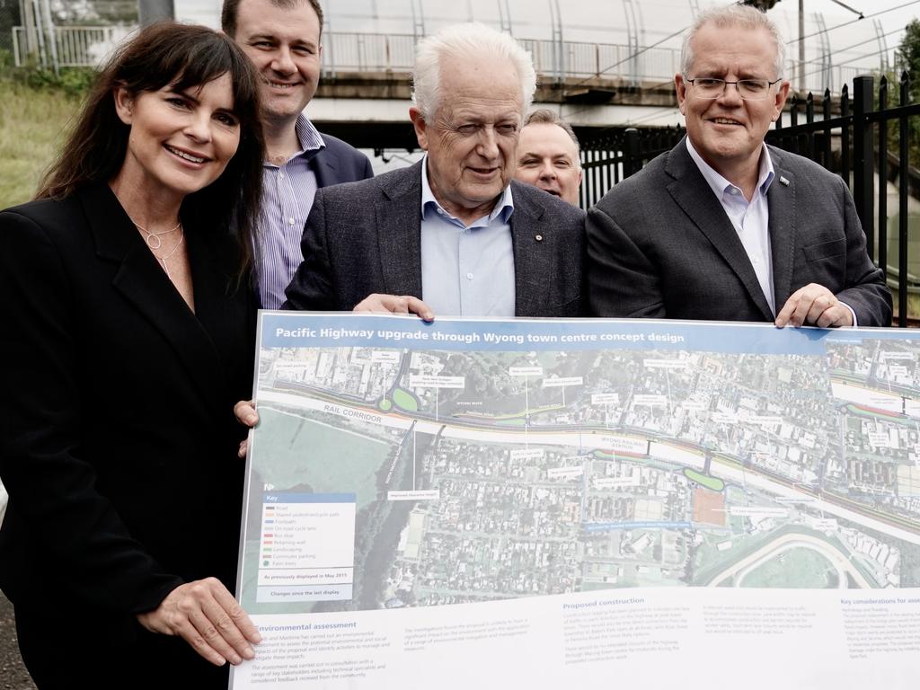 MP Lucy Wicks MP (l to r), Dr Feneley and the PM talk about the fast rail plan. Picture: Adam Taylor