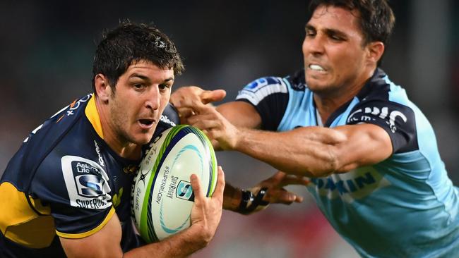 SYDNEY, AUSTRALIA - APRIL 16: Tomas Cubelli of the Brumbies is tackled by Nick Phipps of the Waratahs during the round eight Super Rugby match between the Waratahs and the Brumbies at Allianz Stadium on April 16, 2016 in Sydney, Australia. (Photo by Cameron Spencer/Getty Images)