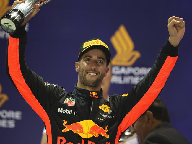 F1 Singapore Grand Prix: Daniel Ricciardo press conference fart video ...