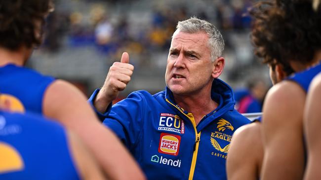 Adam Simpson addresses his players. Photo by Daniel Carson/AFL Photos via Getty Images.