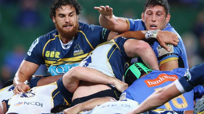 PERTH, AUSTRALIA - JUNE 05: Jordan Smiler of the Brumbies and Adam Coleman of the Force watch on as the maul forms around them during the round 17 Super Rugby match between the Western Force and the Brumbies at nib Stadium on June 5, 2015 in Perth, Australia. (Photo by Mark Kolbe/Getty Images)