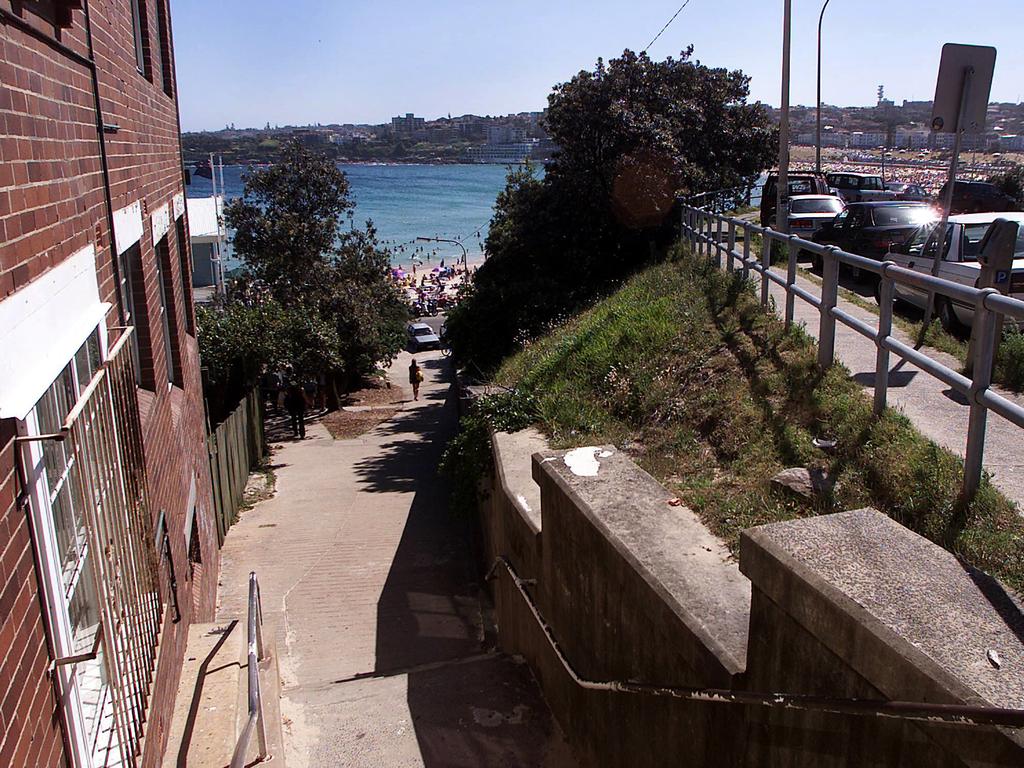 The laneway adjoining the North Bondi RSL which is believed to be the scene of the alleged rape of the schoolgirl by Khater Bou-Antoun and a friend in March 2003. Picture: Justin Lloyd;
