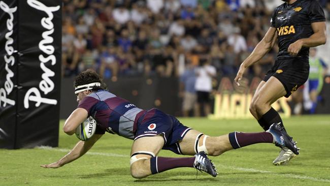 Queensland Reds skipper Liam Wright crosses to score the team's second try against Argentina's Jaguares in Buenos Aires, Argentina. Picture: AFP