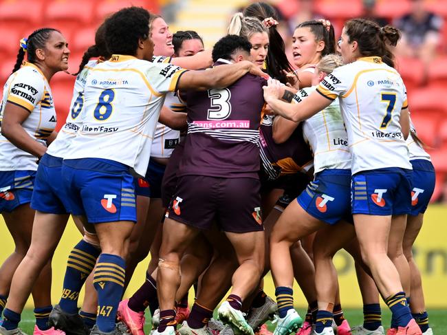 BRISBANE, AUSTRALIA - JULY 27: Broncos and Eels confront each other during the round one NRLW match between Brisbane Broncos and Parramatta Eels at Suncorp Stadium on July 27, 2024 in Brisbane, Australia. (Photo by Albert Perez/Getty Images)