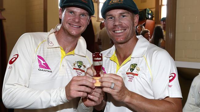 Steve Smith and David Warner of Australia celebrate with the Ashes Urn (Picture: Getty Images)