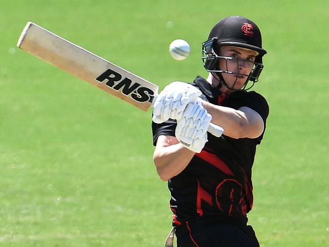 James Seymour on the attack for the Melbourne Renegades in 2021.