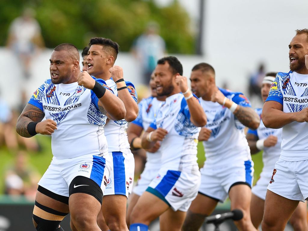 Samoan players do the Siva Tau before a 2017 World Cup match.