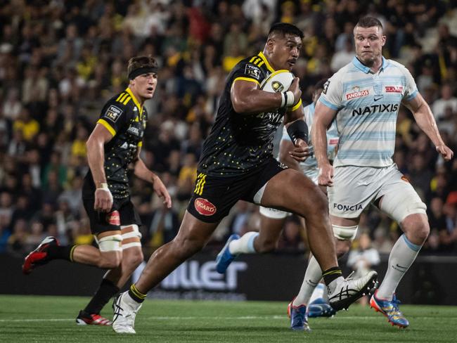 La Rochelle's Australian lock Will Skelton (C) runs with the ball during the French Top14 rugby union match between Stade Rochelais (La Rochelle) and Racing 92 at The Marcel-Deflandre Stadium in La Rochelle, western France on June 8, 2024. Picture: AFP