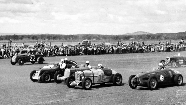 Cars gather for the first Australian Grand Prix hosted by Queensland in 1949. Picture: News Corp Australia