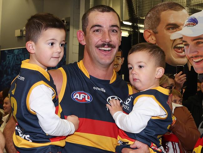 Walker with sons Hugo and Louis in the rooms after the game. (Photo by Sarah Reed/AFL Photos via Getty Images)