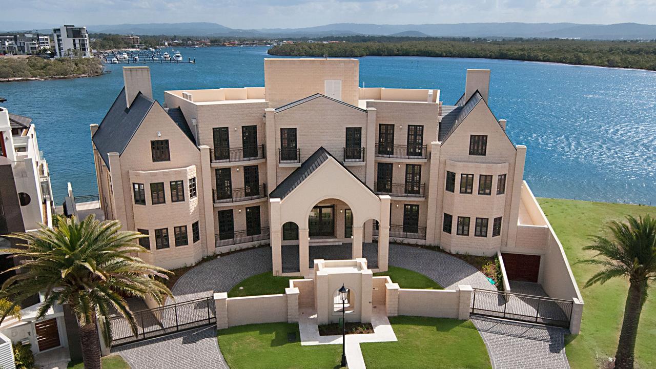 55 Knightsbridge Parade West, Sovereign Islands