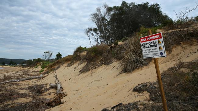 Sand dune erosion at Ocean Beach where Central Coast Council has erected further signs warning of the dangers. (AAP Image/Sue Graham)