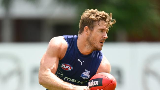 MELBOURNE, AUSTRALIA - DECEMBER 09: Luke Parker of the Kangaroos handballs during a North Melbourne Kangaroos AFL training session at Arden Street Ground on December 09, 2024 in Melbourne, Australia. (Photo by Quinn Rooney/Getty Images)