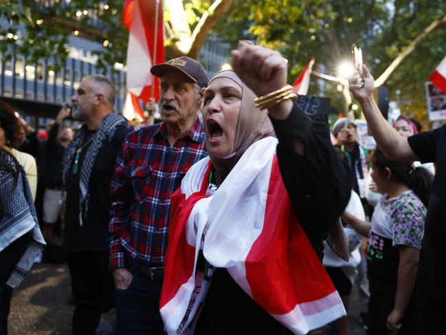 DAILY TELEGRAPH SEPTEMBER 24, 2024. Pro-Palestinian protesters have gathered outside Sydney Town Hall. Picture: Jonathan Ng