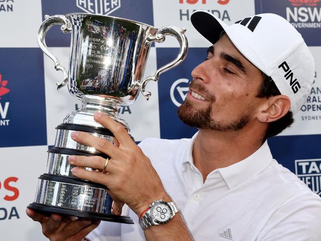 Chileâs Joaquin Niemann holds the trophy after winning the Australian Open golf tournament at The Australian Golf Club in Sydney on December 3, 2023. (Photo by DAVID GRAY / AFP) / -- IMAGE RESTRICTED TO EDITORIAL USE - STRICTLY NO COMMERCIAL USE --