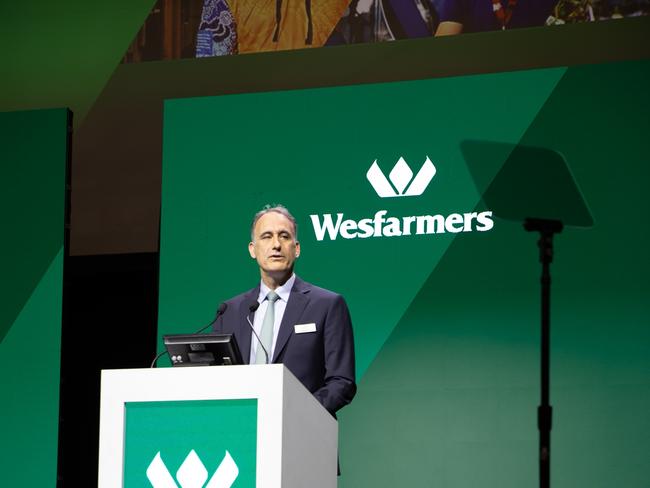 27-10-2022 - Wesfarmers AGM in Perth. Chief executive Rob Scott addresses the shareholders  Picture: David Berrie