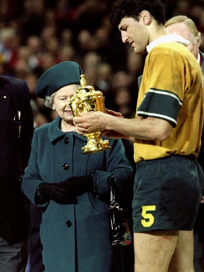 John Eales receives the Web Ellis trophy from Queen Elizabeth II in France in 1999