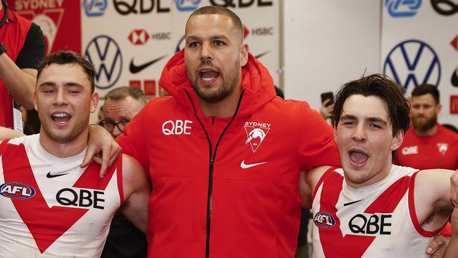 MELBOURNE, AUSTRALIA - JULY 29: Lance Franklin of the Swans (C) sings the team song with teammates after winning the round 20 AFL match between Essendon Bombers and Sydney Swans at Marvel Stadium, on July 29, 2023, in Melbourne, Australia. (Photo by Daniel Pockett/Getty Images)