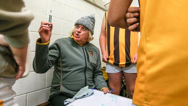 Collingwood cheersquad guru Jeff "Joffa'' Corfe dons Hawks colours to coach junior footy ...