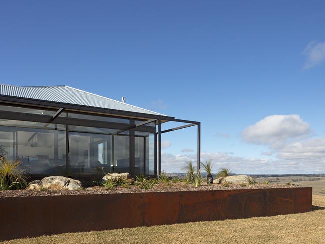 HOME RENOVATE Spring  Creek house in Orange, NSW, designed by Source Architects, sourcearchitects.com.au