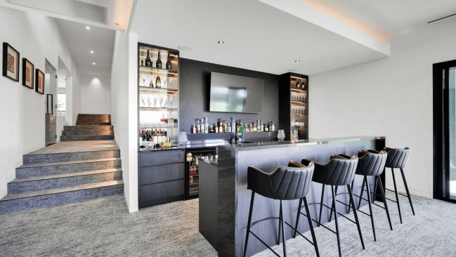 The home bar. Picture: Zanetto Builders/Supplied