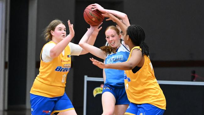 Bendigo and Bellarine clash in the Division 2 grand final at the Victorian U18 Basketball Country Championships. Picture: Sport in Focus