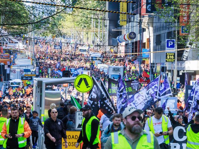 MELBOURNE, AUSTRALIA - Newswire Photos September 18, 2024: Thousands of construction workers strike in Melbourne CBD during a CFMEU rally. Picture: NewsWire / Aaron Francis