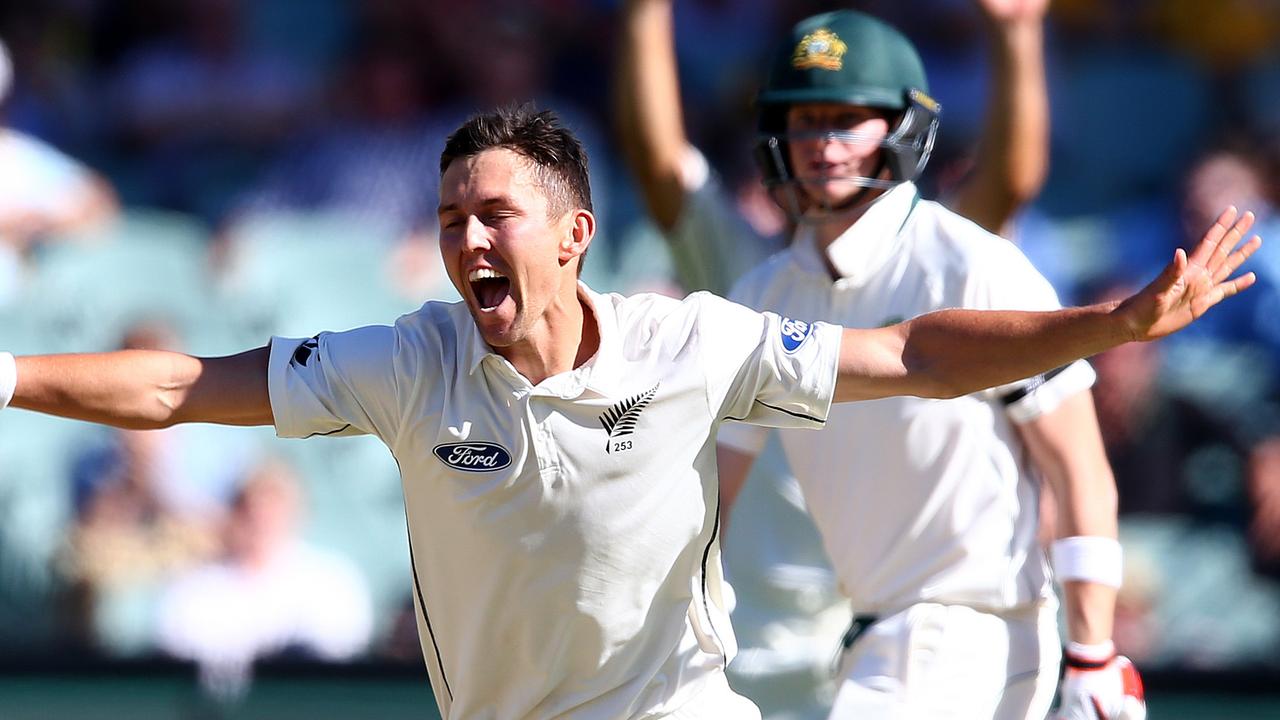 Trent Boult appeals and gets the wicket of Steve Smith at the WACA in 2015.
