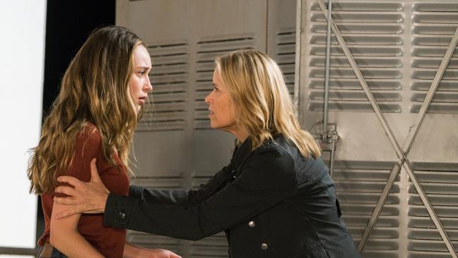 Fear The Walking Dead’s Alicia and Madison Clark are kind of like Catelyn and Arya Stark.