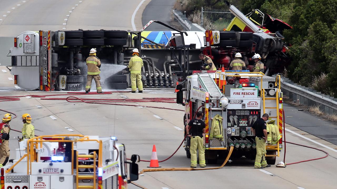 Gold Coast M1 crash: Truck rollover closes motorway at ...