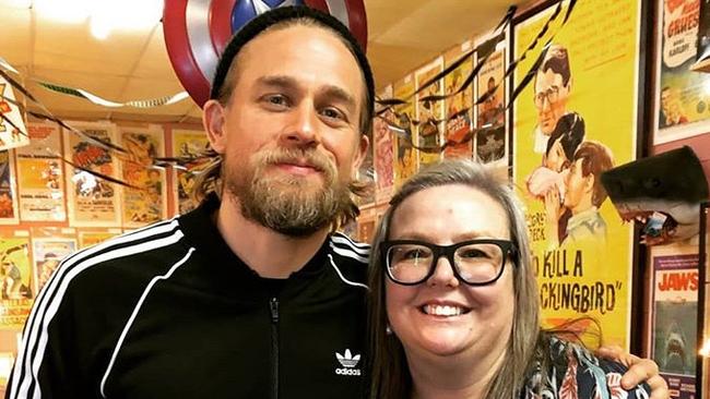 Charlie Hunnam with Michelle Stephens at the Silver Screen movie memorabilia shop at the Tyabb Packing House. Pic: @tyabbpackinghousetyabb/Instagram