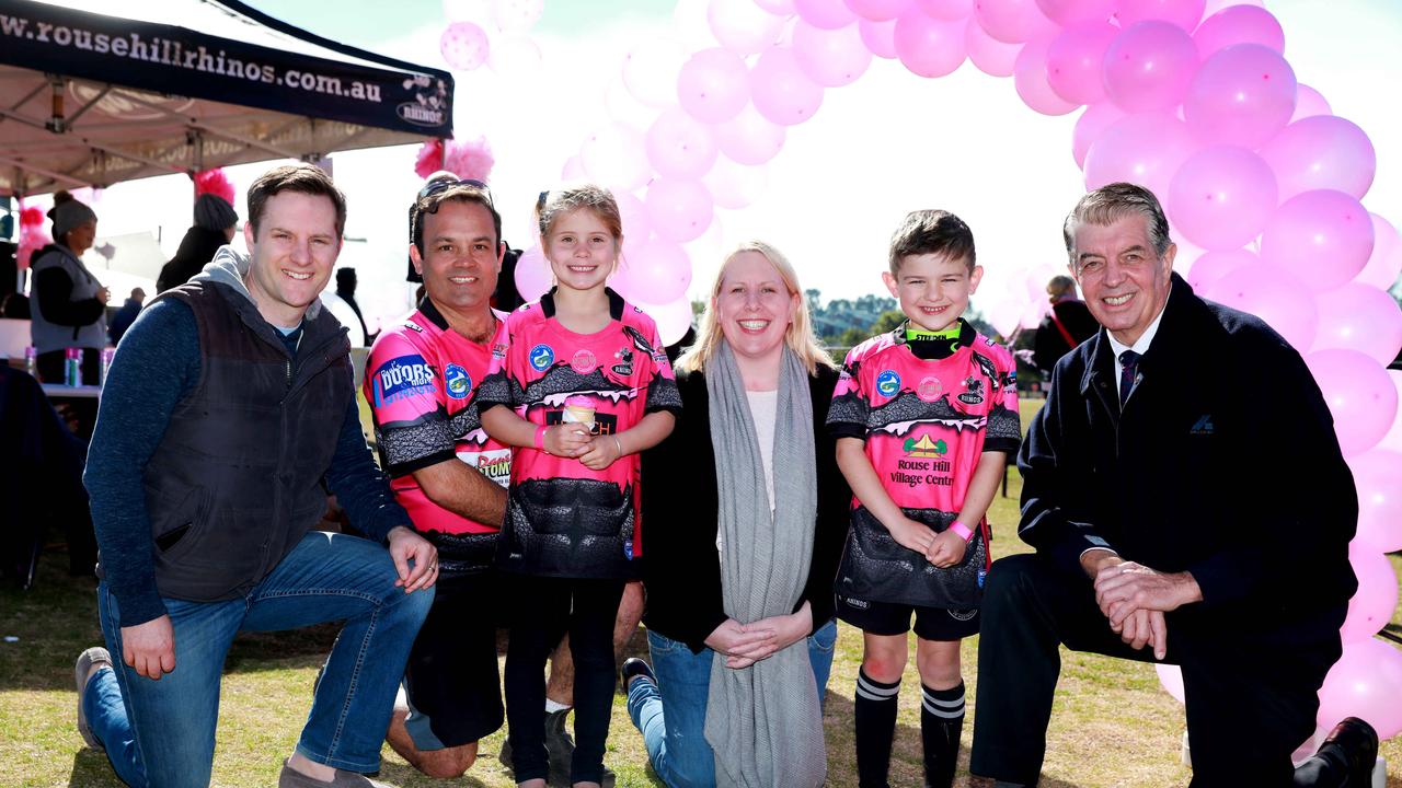 (L-R) Alex hawke, Paul Flda, 6 year old Lilly Plummer, Hills mayor Michelle Byrne, 6 year old Madon Freldenstein and Ray Williams at Kellyville for the Rouse Hill Rhinos JRLC ninth annual Pink Day fundraiser at Wrights Road Reserve. (AAP IMAGE / Angelo Velardo)