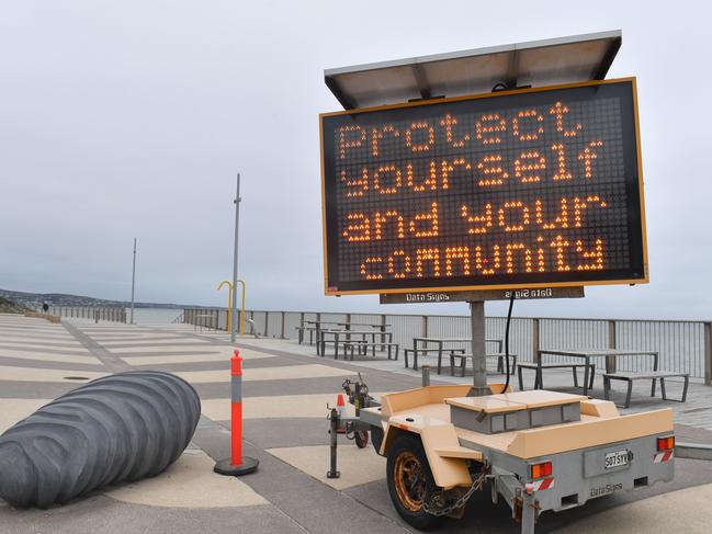 A sign of encouragement between Glenelg and Brighton on Thursday. Picture: Keryn Stevens