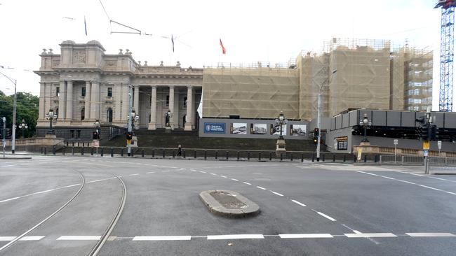 A security guard at Parliament House in Melbourne has tested positive for coronavirus. Picture: NCA NewsWire/Andrew Henshaw