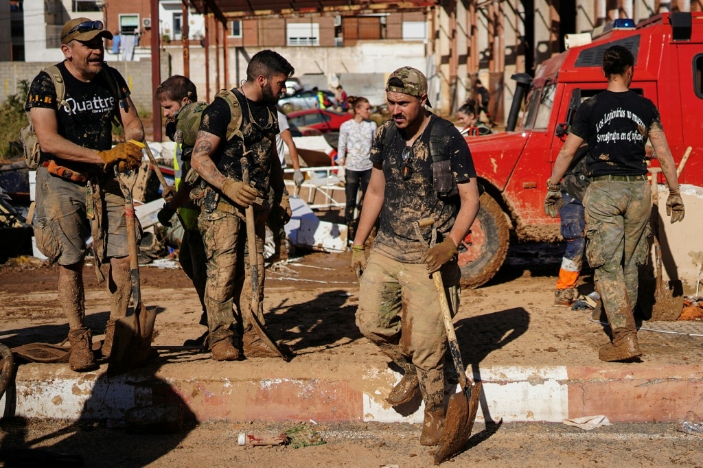 Spain sends thousands more troops to flood zone