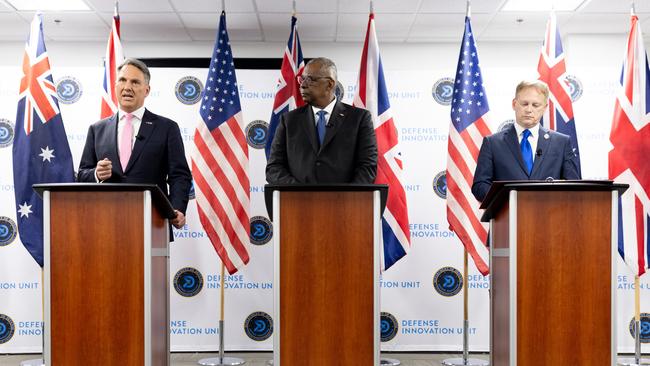 Defence Minister Richard Marles, US Secretary of Defence Lloyd J. Austin, and the UK Secretary of State for Defence Grant Shapps hold a press conference in San Francisco on December 1, 2023, to discuss initiatives under the AUKUS trilateral partnership. Pcitre: Department of Defence