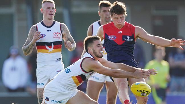 Adelaide’s Lachlan Murphy smothers the kick of Melbourne’s Aaron Vandenberg. Picture: AAP Image/Michael Dodge