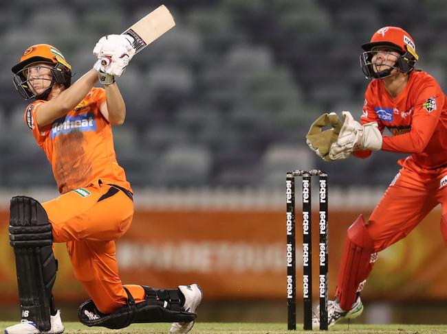 Perth Scorchers opener Meg Lanning hit the winning runs with a six off the last ball against Melbourne Renegades at WACA on November 1. Picture: PAUL KANE/GETTY IMAGES