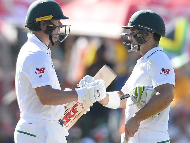 AB de Villiers and Dean Elgar put on a stand of 128.