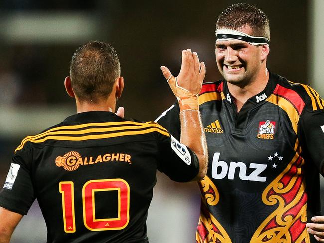 NEW PLYMOUTH, NEW ZEALAND - FEBRUARY 20: Matt Symons of the Chiefs congratulates Aaron Cruden after kicking a penalty to win the game during the round two Super Rugby match between the Chiefs and the Brumbies at Yarrow Stadium on February 20, 2015 in New Plymouth, New Zealand. (Photo by Hagen Hopkins/Getty Images)