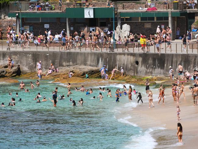 SYDNEY, AUSTRALIA : NewsWire Photos - OCTOBER 07 2024 ; Sydney siders flock to the Bronte Beach as the temperature hits above 27 degrees today in Sydney. Picture: NewsWire / Gaye Gerard